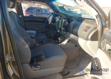 2011 Toyota Tacoma Base V6 z USA, uszkodzony, nr VIN 3TMLU4EN9BM061294